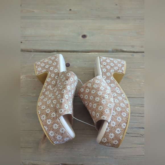 Beach by Matisse Daisy Cork Floral Platform Sandal Size 9 - Picture 6 of 7